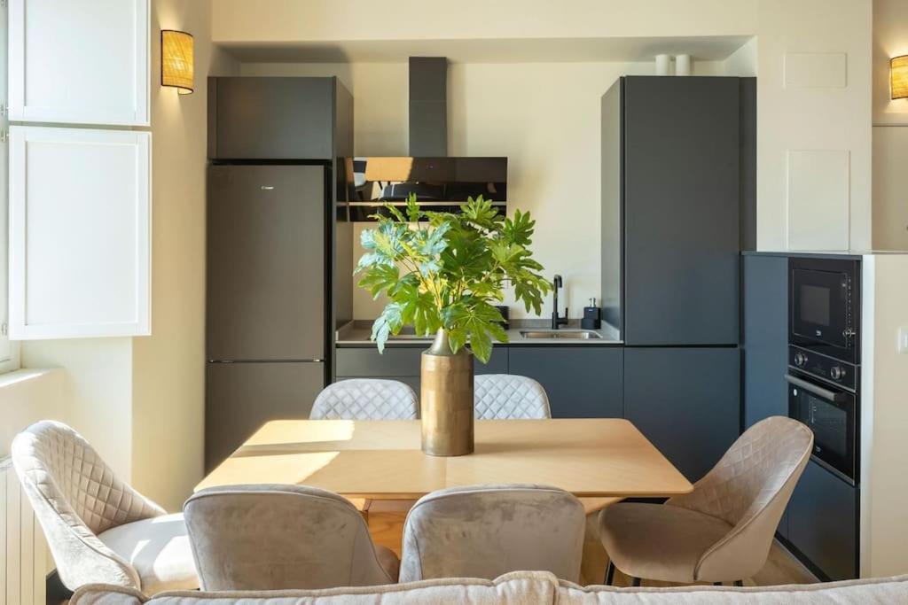 Pasaje Mallol Duplex By Valcambre Apartment